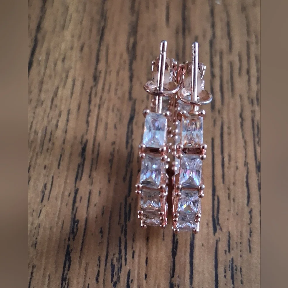 Elegant Rose Gold And Crystal Hoop Earrings EUC - Picture 3 of 11